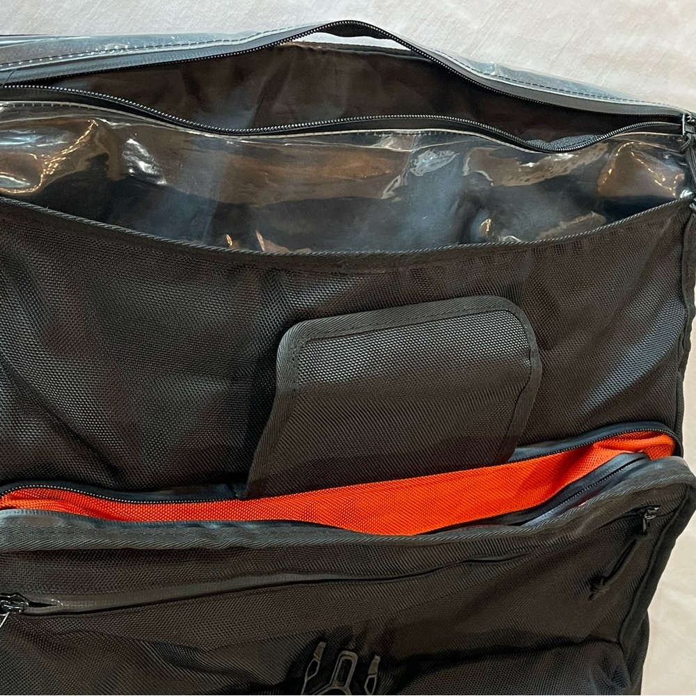 LEVI’S Rolltop Commuter Backpack - Picture 15 of 15